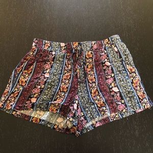 BeBop Patterned Flowy Shorts